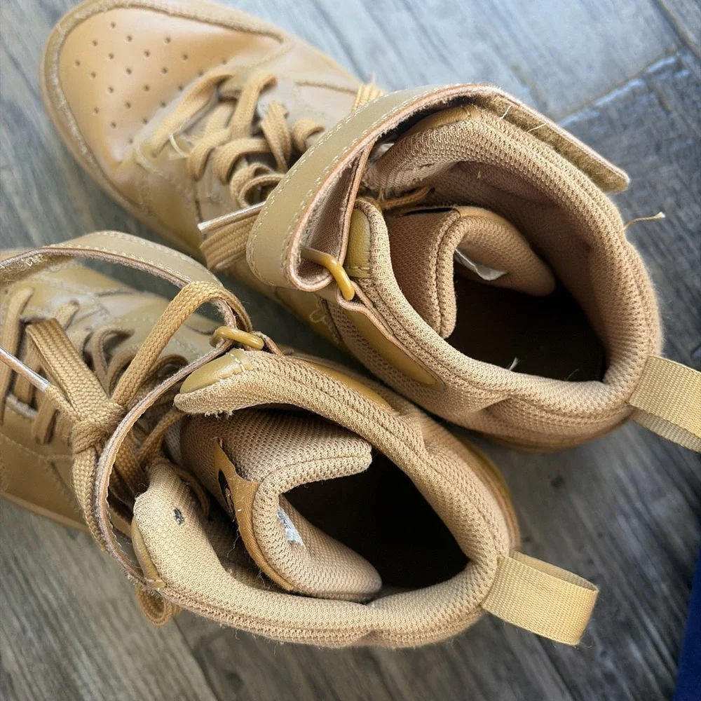 Nike Boys Court Borough Mid Wheat‎ Tennis Shoes Athletic Brown Camel  Size 7 Y
